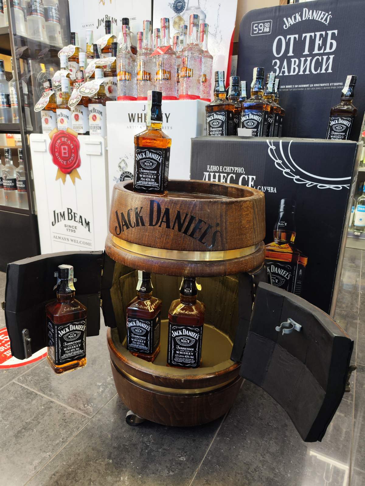 Стелаж за Jack Daniel's